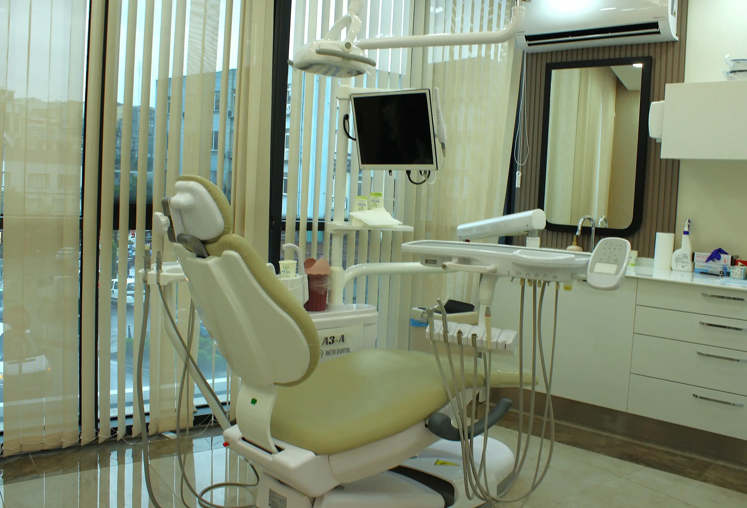 Modern dental treatment unit